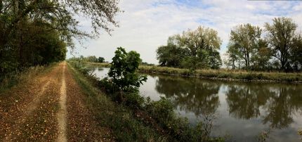 Wide, panoramic view of the Hennepin Canal Trail